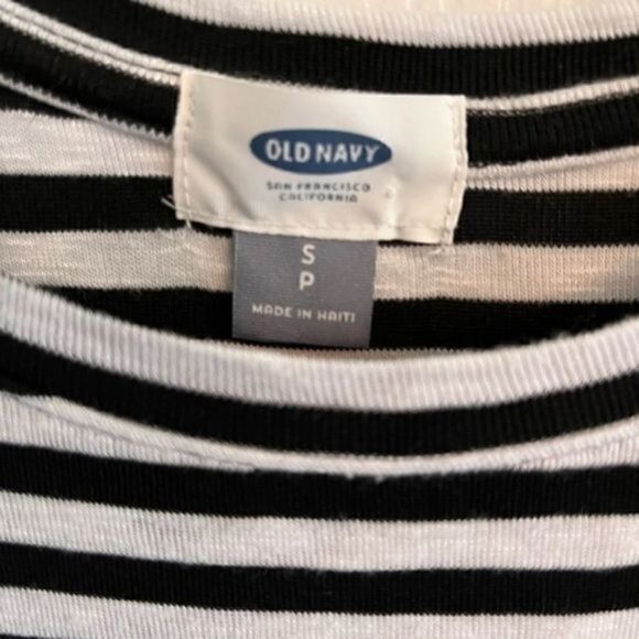 Old Navy Black and white striped tunic top. Size Small Petite - Picture 4 of 4